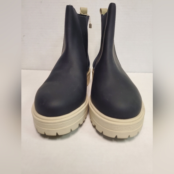 NILA & Nila BLACK slip on ankle boots womans size 39 with white trim NWT LEATHER - Picture 2 of 10